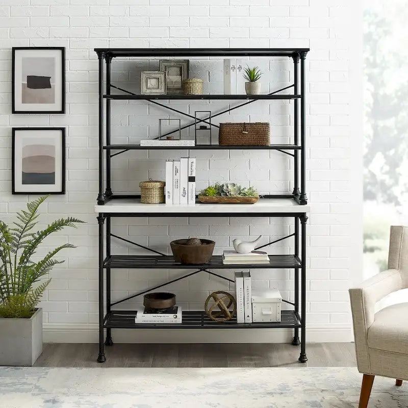 Set di scaffali da cucina con credenza