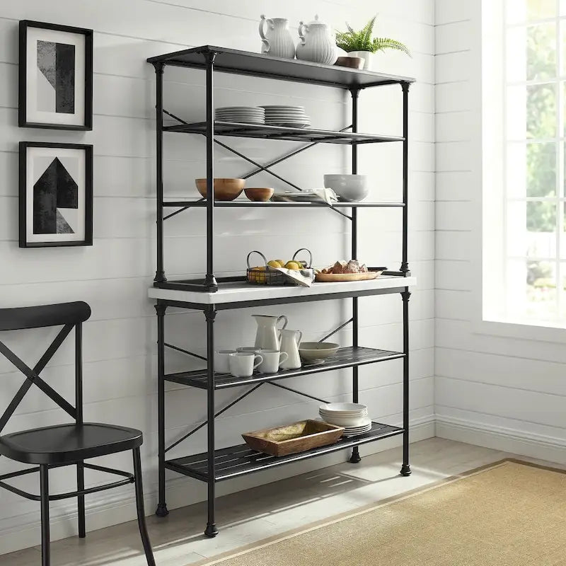 Set di scaffali da cucina con credenza