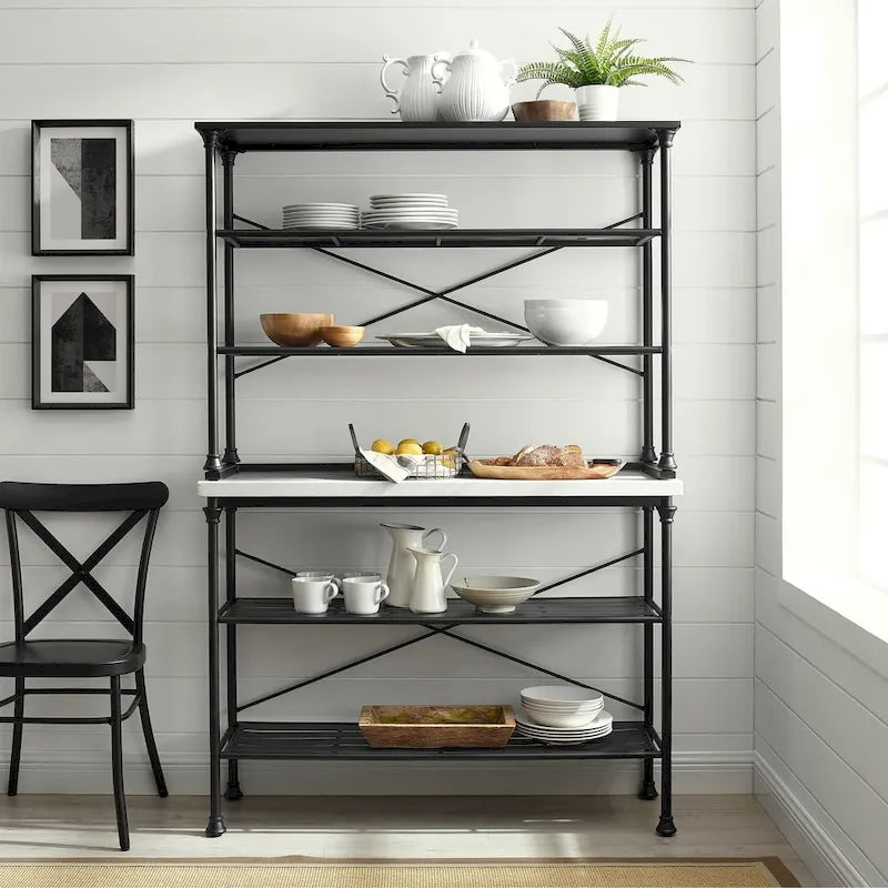 Set di scaffali da cucina con credenza