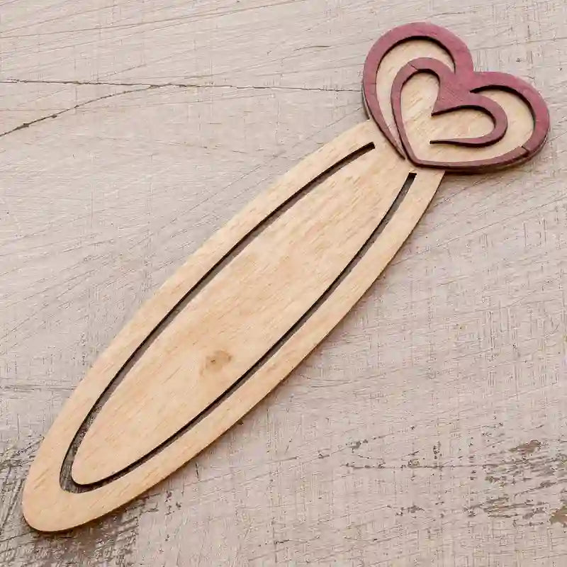 Segnalibro a cuore in legno di teak riciclato